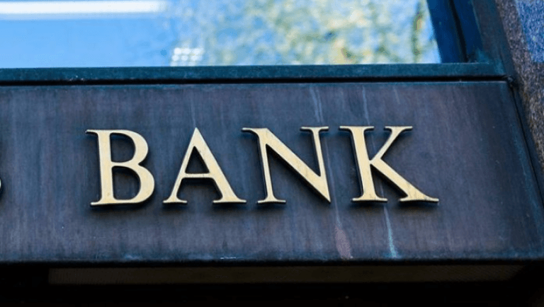 Azərbaycan banklarının faiz gəlirləri 33% artıb