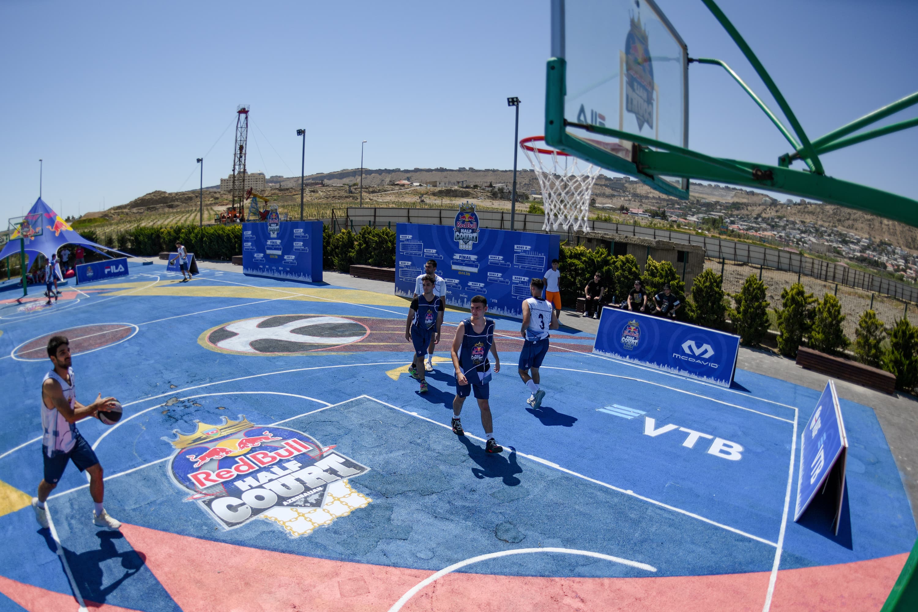 VTB (Azərbaycan) Bakida keçirilən basketbol oyunlarının rəsmi tərəfdaşı olub