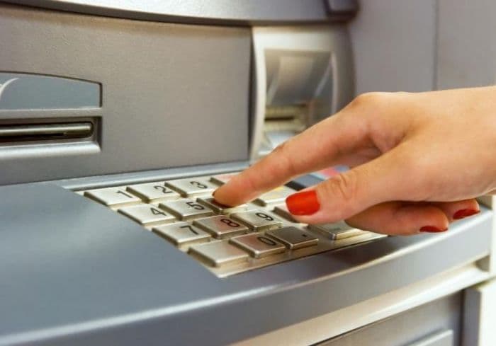 Azərbaycanda bankomatların və POS-terminalların sayı artıb