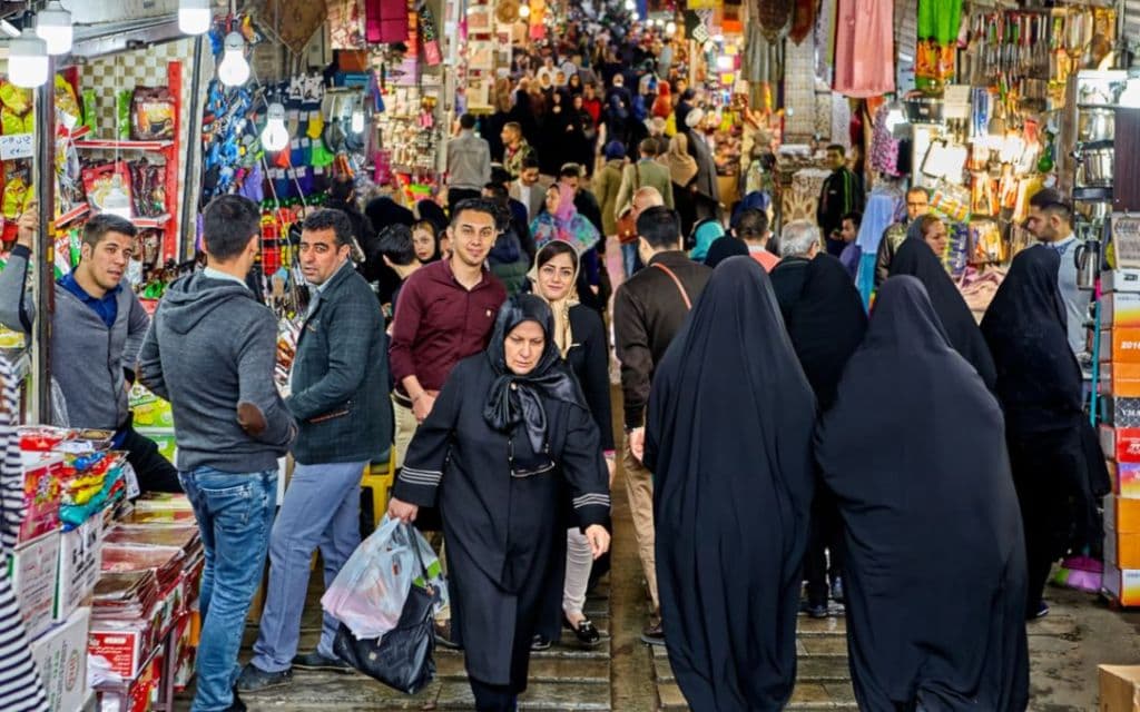 Hər üç iranlıdan biri yoxsuldur - Mömüni
