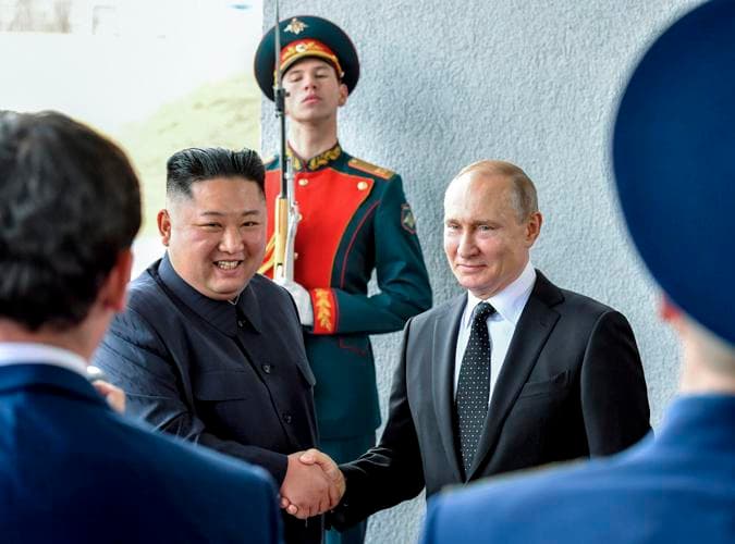 Kim Çen İn Rusiyada səfərdədir
