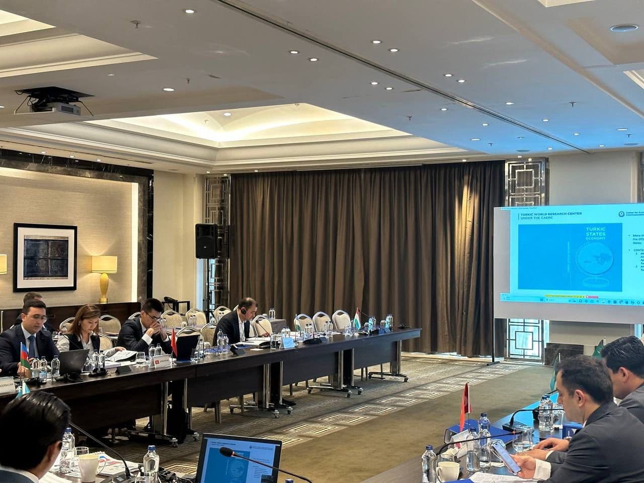 “Türk Dövlətləri İqtisadiyyatı” kitabı İstanbulda TDT-nin görüşündə təqdim olunub