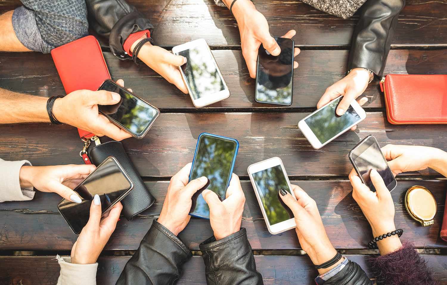 Azərbaycana gətirilən mobil telefonların qeydiyyatı üçün rüsumlar azaldılır - SİYAHI