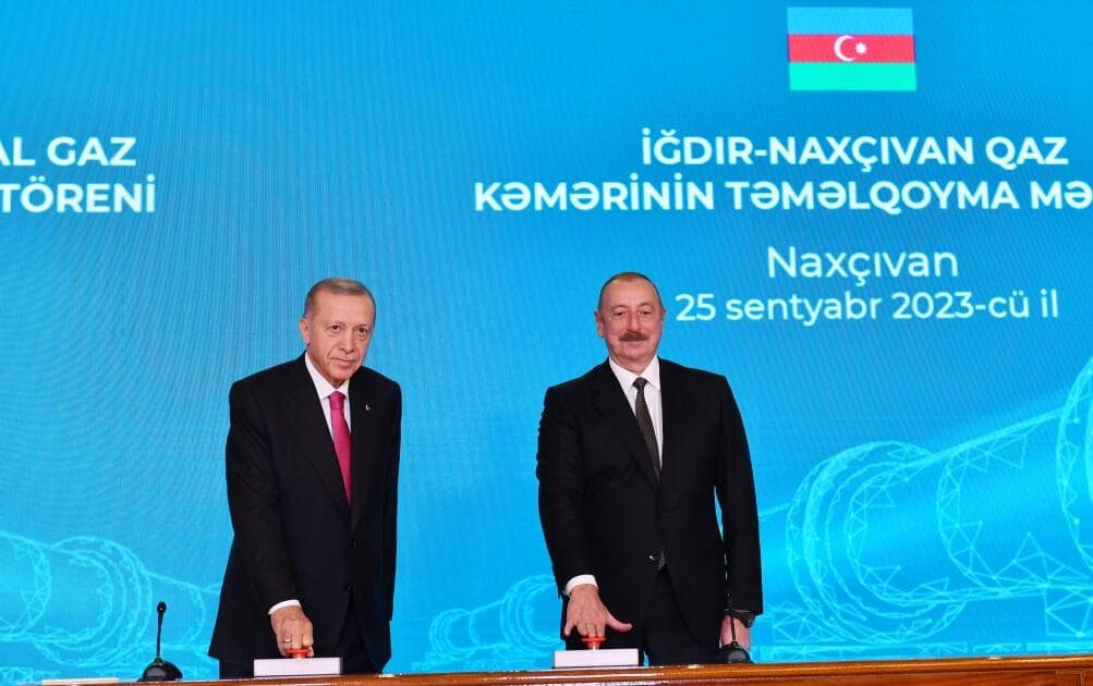 Prezidentlər İğdır-Naxçıvan qaz kəmərinin təməlinin qoyulması mərasimində iştirak ediblər - VİDEO - FOTO