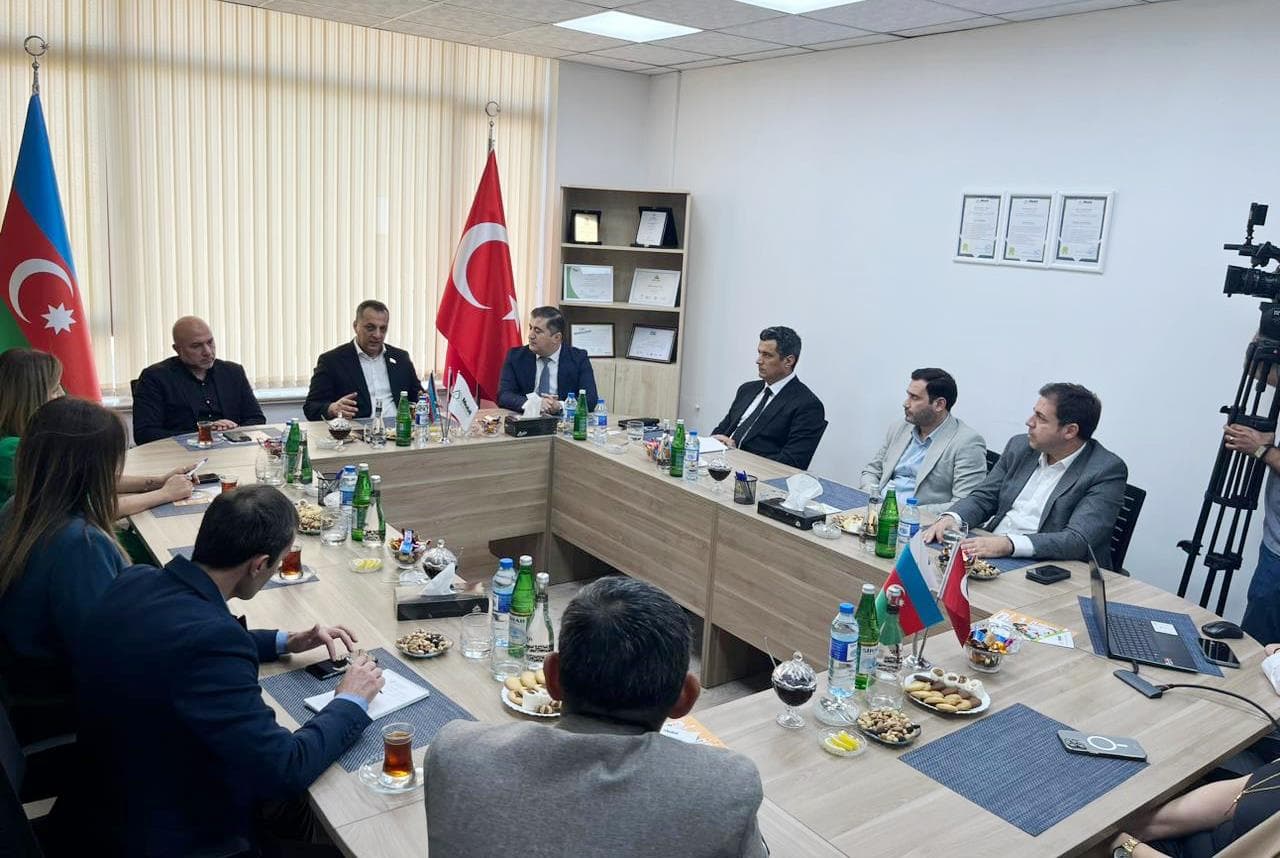 Bakıda Mobil Group-un təşəbbüsüylə dövlət rəsmiləri və sahibkarların iştirakıyla görüş keçirilib