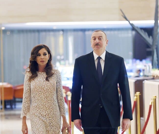 İlham Əliyev və Mehriban Əliyeva 74-cü Beynəlxalq Astronavtika Konqresinin açılış mərasimində iştirak edirlər