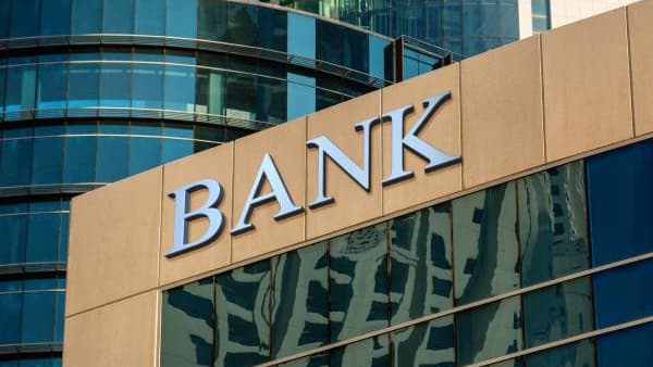 Azərbaycan banklarının qeyri-faiz gəlirləri artıb