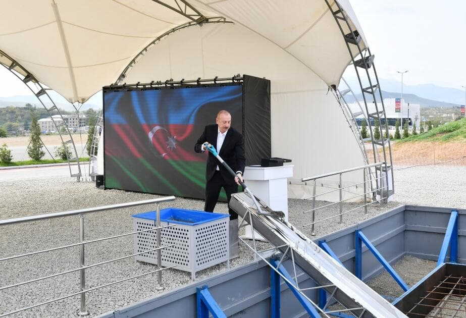 İlham Əliyev Füzuli şəhərində ikinci yaşayış kompleksinin təməlini qoyub - FOTO