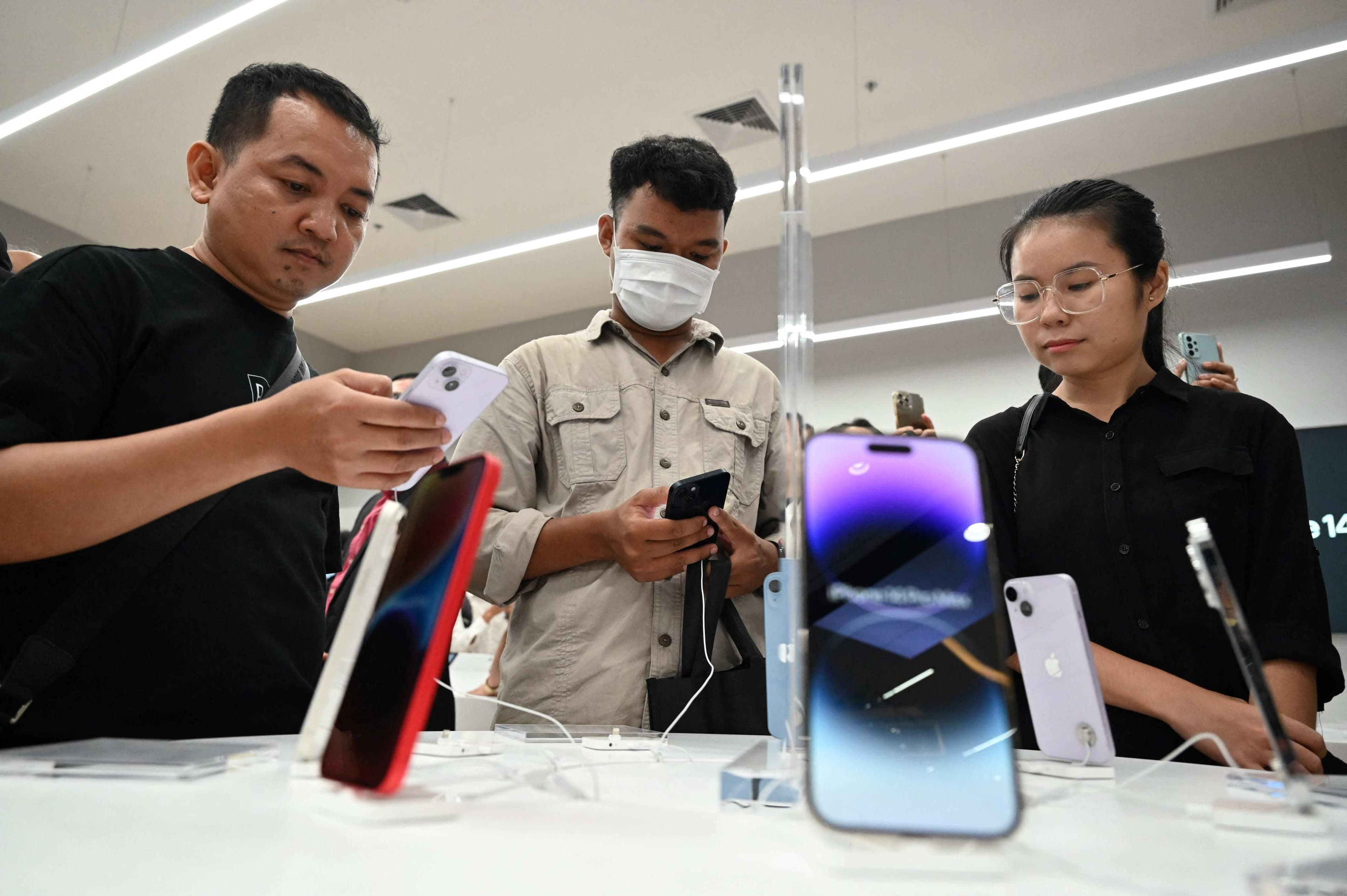 Çində iPhone-nun satışları kəskin azalıb