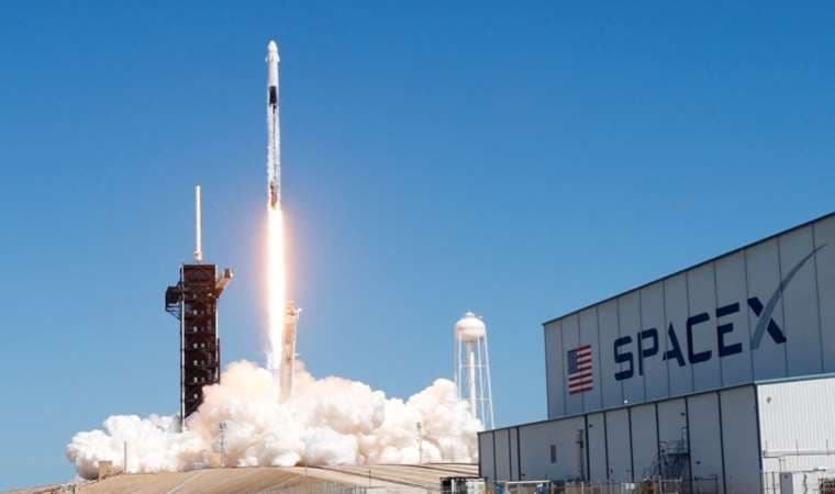 İsrail SpaceX ilə peyk internetini müzakirə edib