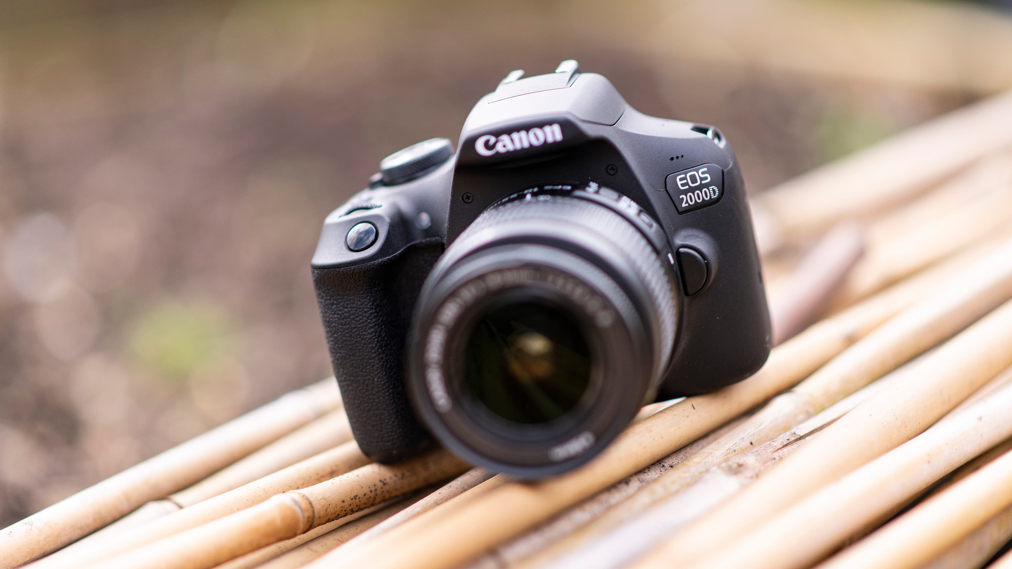 Azərbaycanda Canon EOS 2000D fotoaparatı neçəyə satılır? - SİYAHI