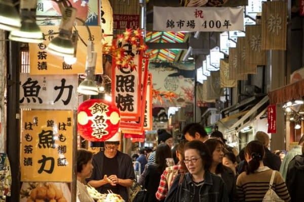 Yaponiya adambaşına 40,000 yen (267 dollar) həcmində birdəfəlik vergi endirimini nəzərdən keçirir