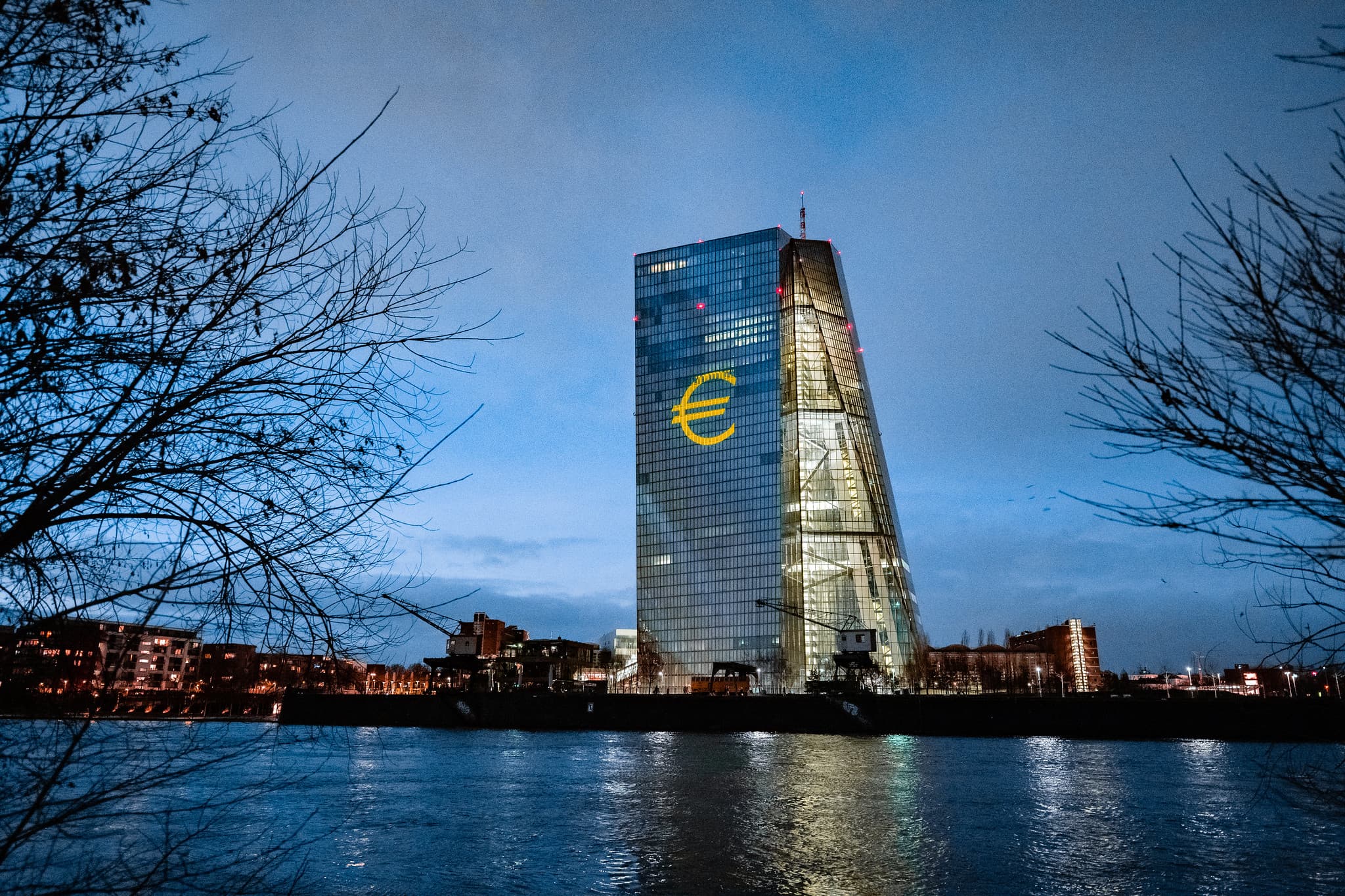 ECB-nin ilk faiz endiriminin 2024-cü ilin sonunda baş verəcəyi gözlənilir