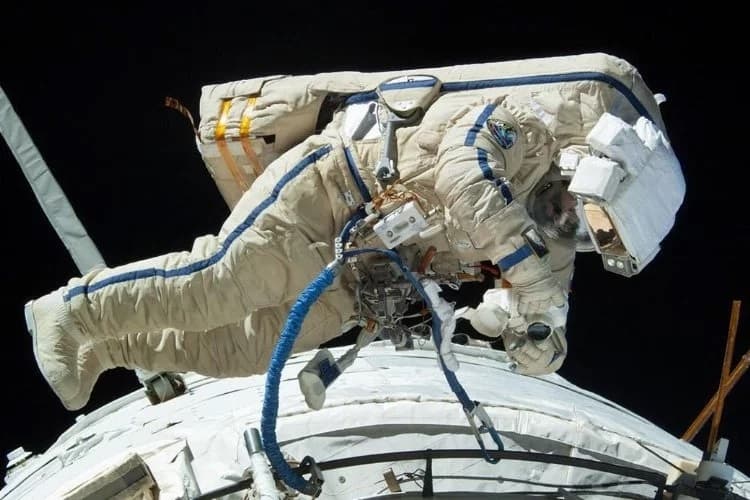 Rusiya kosmonavtları 8 saatlıq kosmos gəzintisi həyata keçiriblər