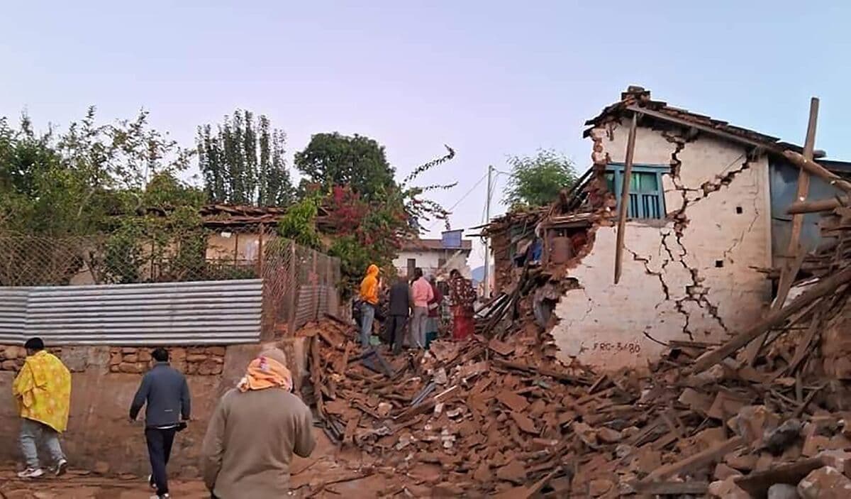 Nepalda  6.4 bal gücündə zəlzələ baş verib, ölən və yaralananlar var