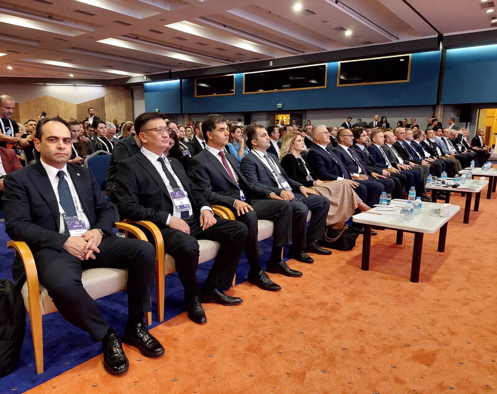 Azərbaycanın nümayəndə heyəti Beynəlxalq Sığorta Sərgisi və Konqresində iştirak edir