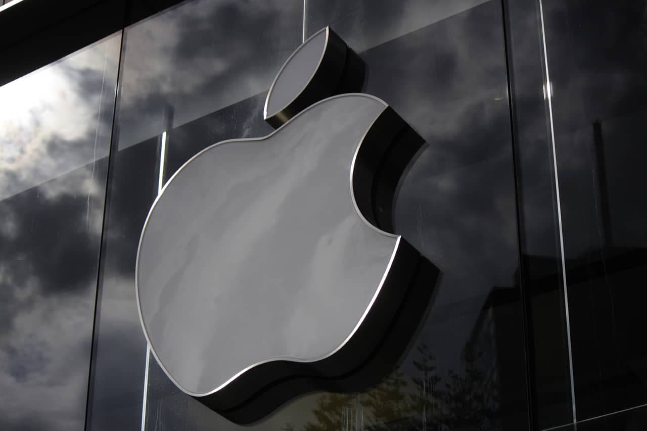 Apple-dan iPhone istifadəçiləri üçün şad xəbər: daha 2 il pulsuz