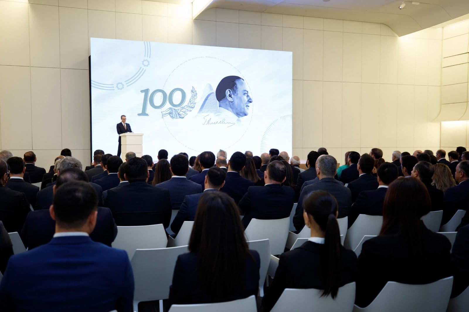 “AzerGold” QSC Ulu Öndər Heydər Əliyevin 100 illiyinə həsr olunmuş qızıl sikkənin təqdimat mərasimini keçirib
