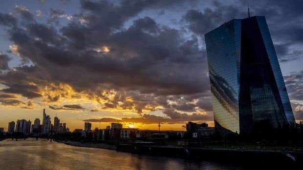 ECB faiz dərəcələrini artırmayacaq - Fransua Villeroy