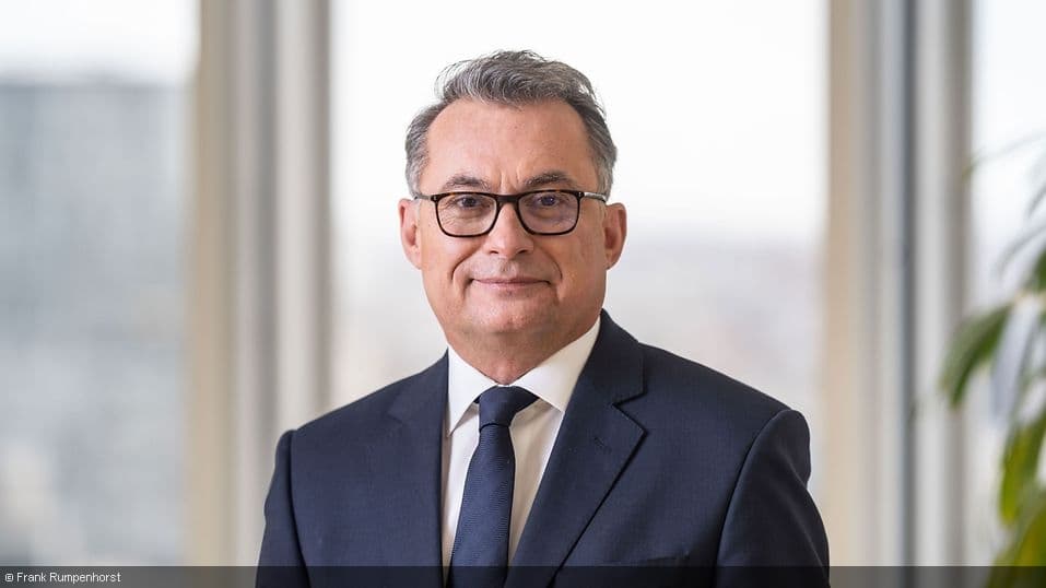Naqel: "Faiz dərəcələrinin azaldılması barədə danışmaq hələ tezdir"
