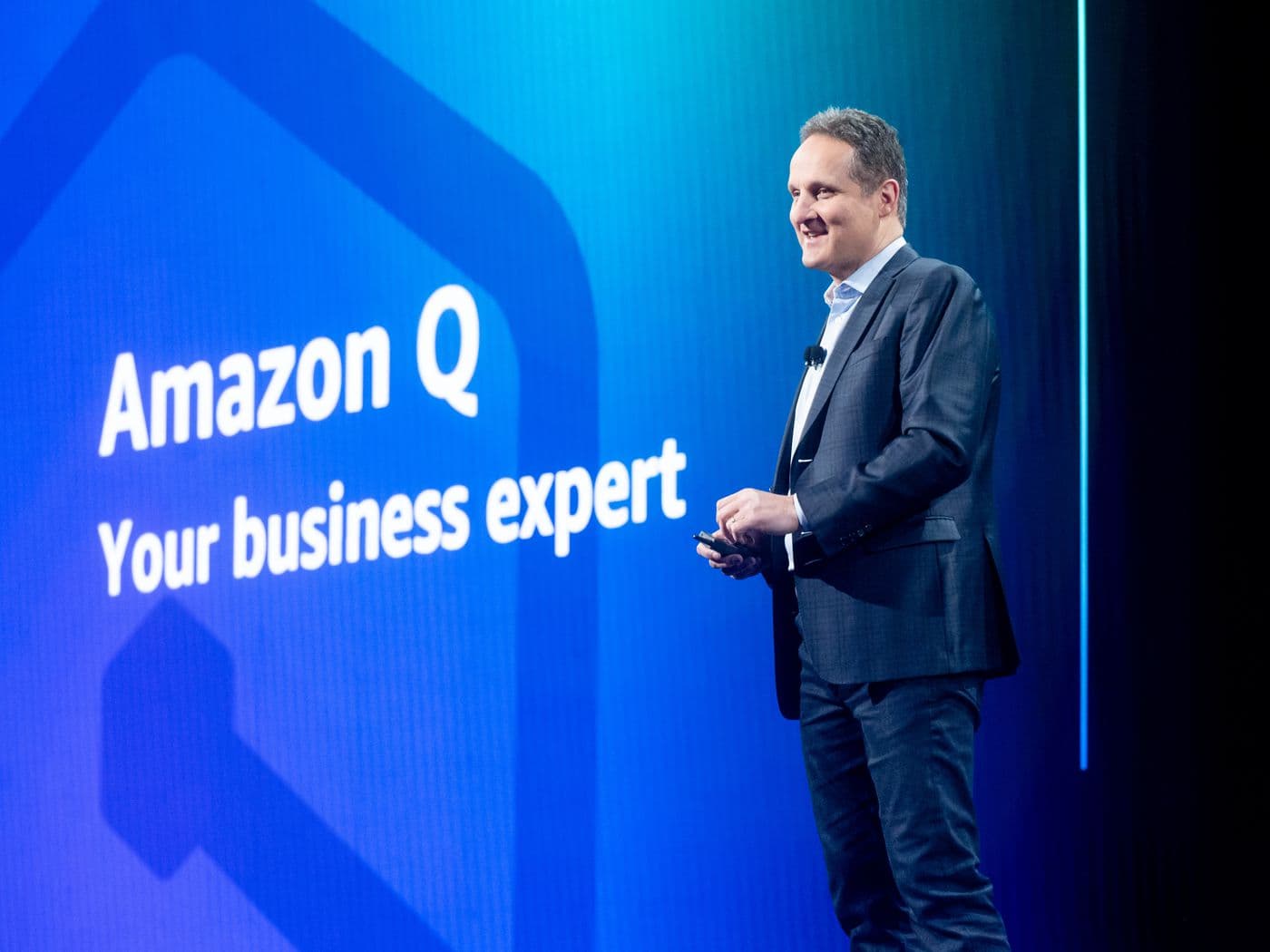 "Amazon" şirkətlər üçün chatbot Q-nu təqdim edib