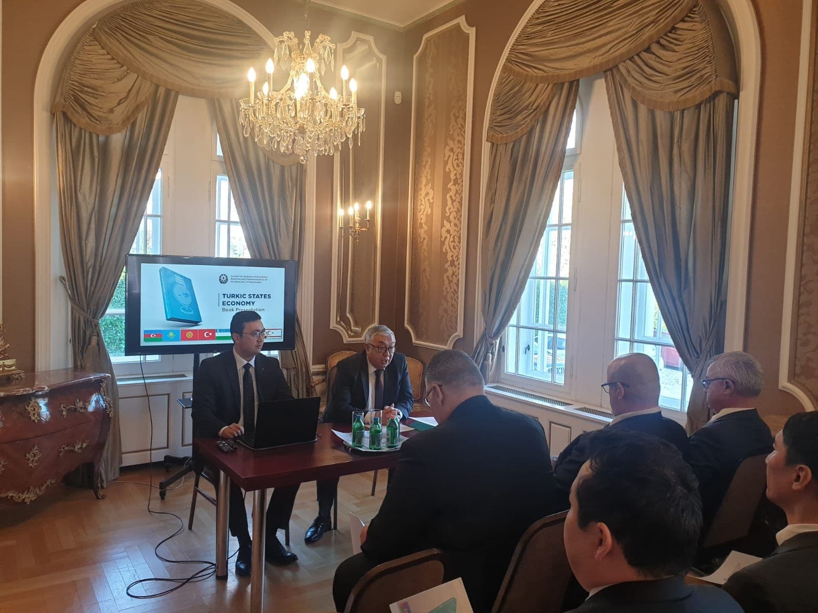 “Türk dövlətləri iqtisadiyyatı” kitabı Budapeştdə təqdim olunub - FOTO