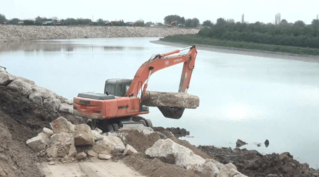 Kür çayında mühafizə tədbirləri görülür