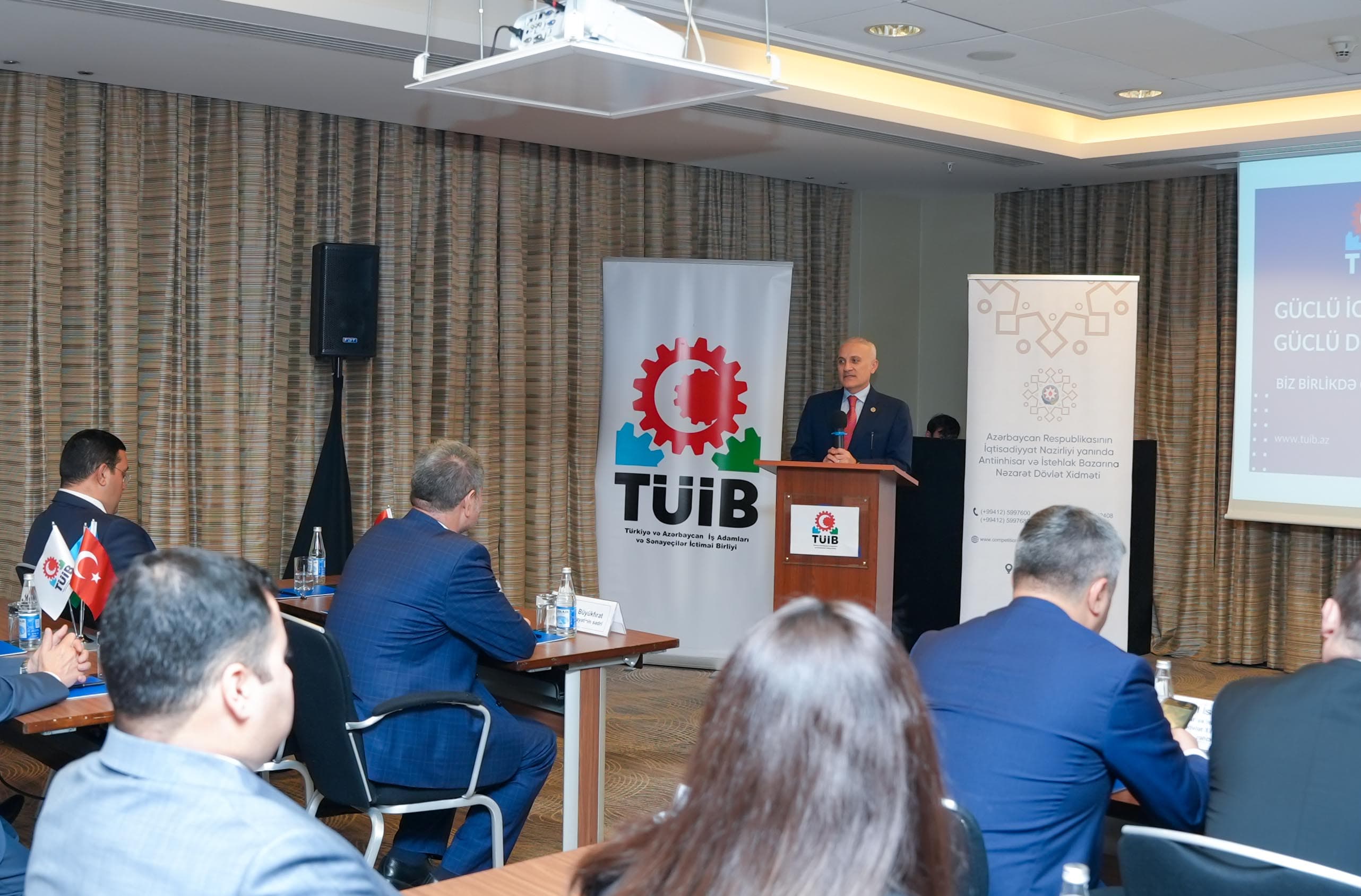 Dövlət Xidməti və TÜİB-in təşkilatçılığı ilə “Dövlət satınalmaları haqqında” yeni Qanunun tətbiqinə dair təlim keçirilib