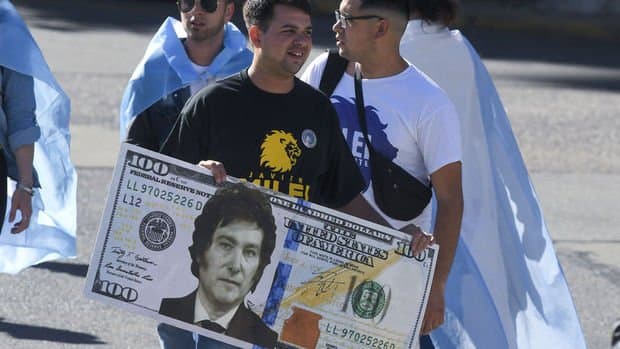 Argentina dollarlaşma planından əl çəkmir