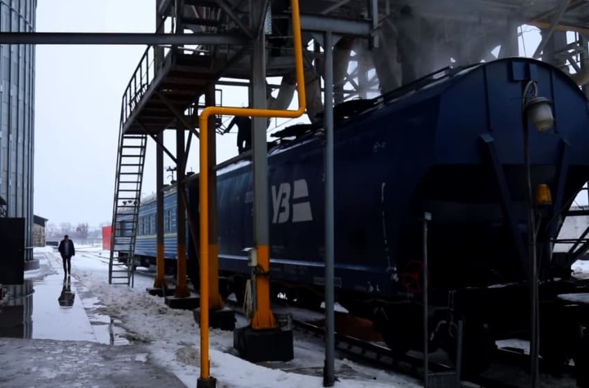 "Ukrzaliznytsia" ilk dəfə Eurotrack-a uyğunlaşdırılmış taxıl daşıyan maşın buraxıb