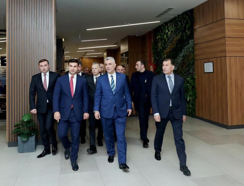 Türkiyənin ticarət naziri “Bakı KOB evi”ndə olub