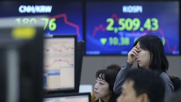 Asiya fond bazarları Wall Street-in enişini izləyir