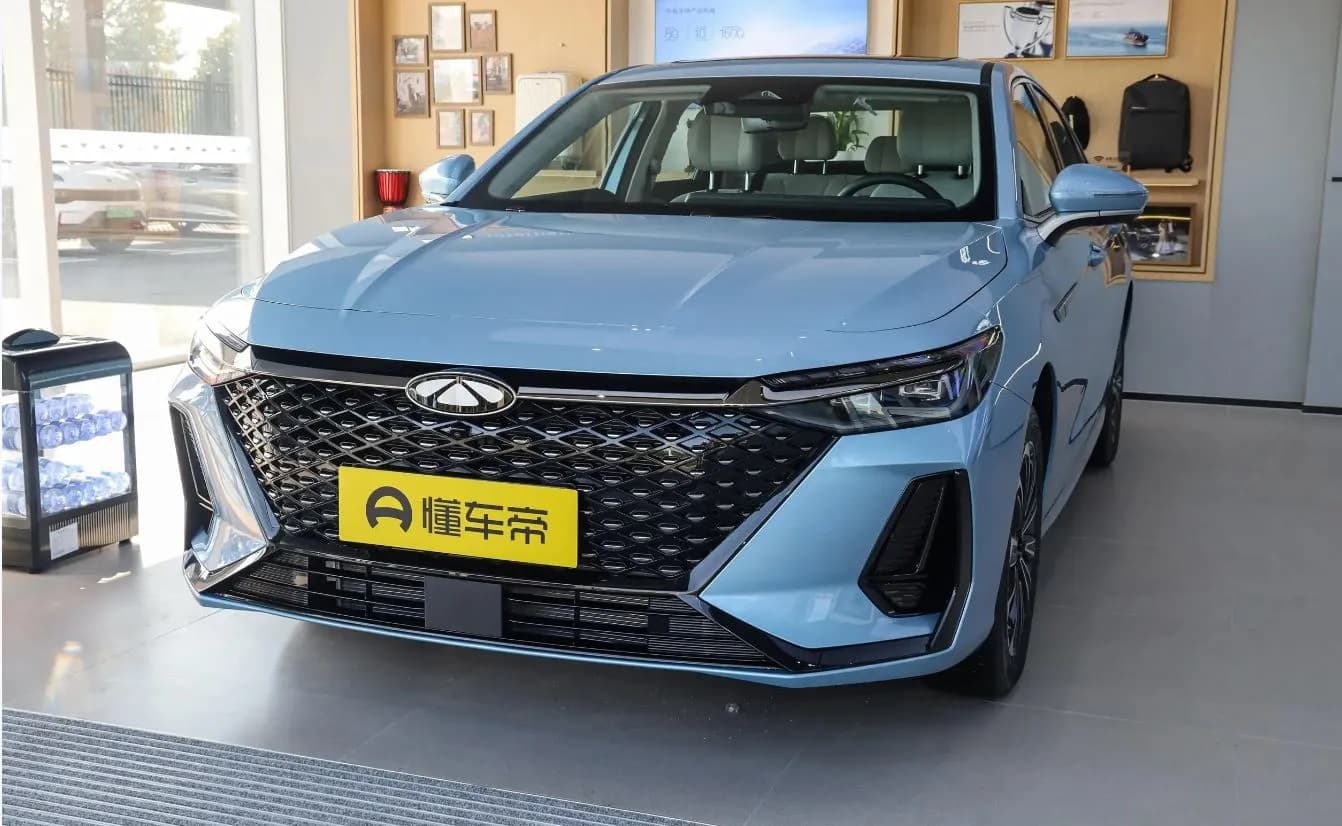 Chery Fengyun A8 sedanı Çində ilkin satışdadır