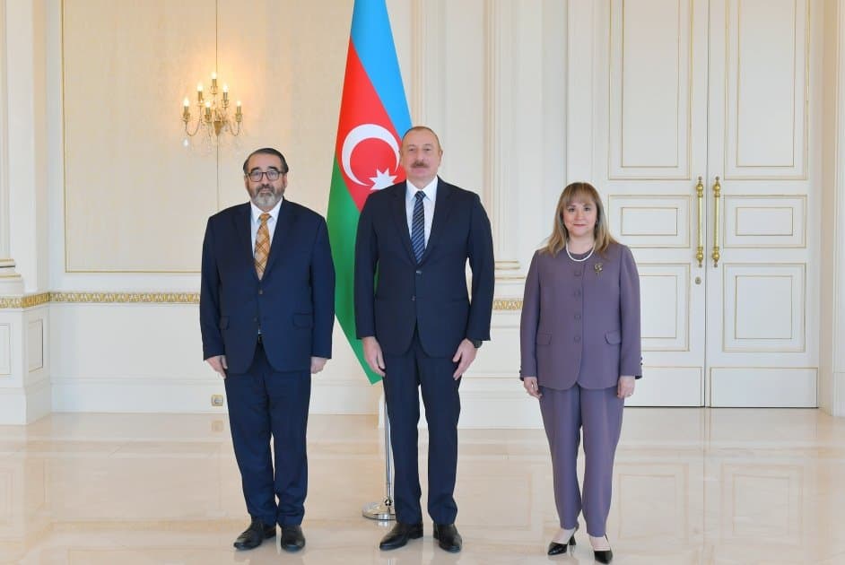 Perunun ölkəmizdə yeni təyin olunmuş səfiri etimadnaməsini Prezident İlham Əliyevə təqdim edib