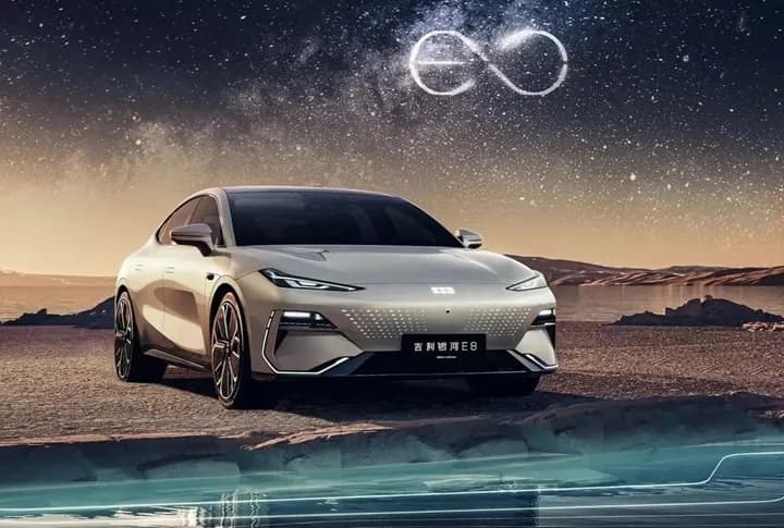 Geely Galaxy E8 Çində bu qiymətə satışa çıxarılıb