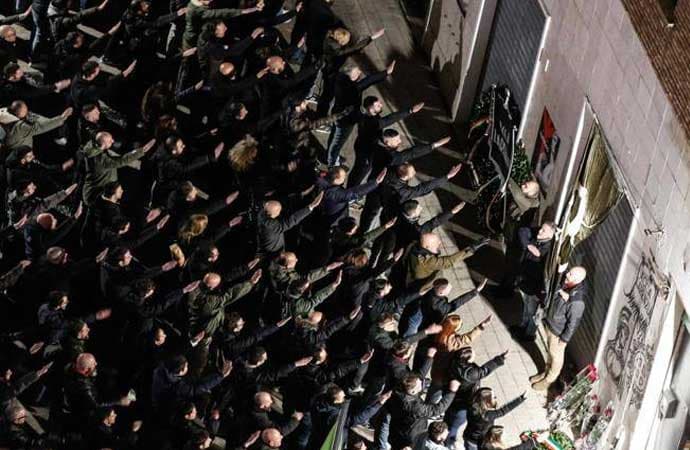 İtaliyada reaksiyalara səbəb olan "Nasist salamı" hərəkəti