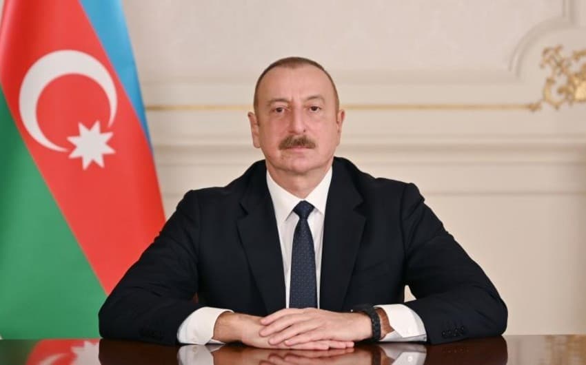 Üç yaşınadək uşağını təkbaşına böyüdən kişilərə yeni hüquq verilib