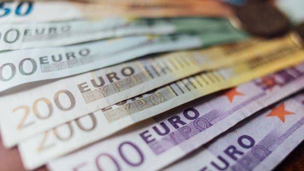 Avropa istiqrazlarına tələb rekord sürətlə 1 trilyon avroya çatır