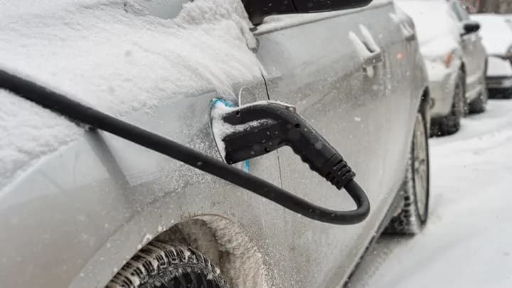 Soyuq havalarda elektrikli avtomobilləri necə qoruyaq?
