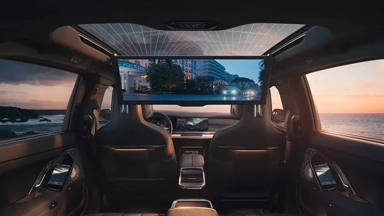 BMW avtomobillərin tavanına ekranlar qoyacaq!