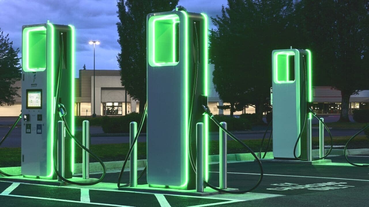 Solarcharger üçün hədəf 3 min stansiyaya yüksəlib!