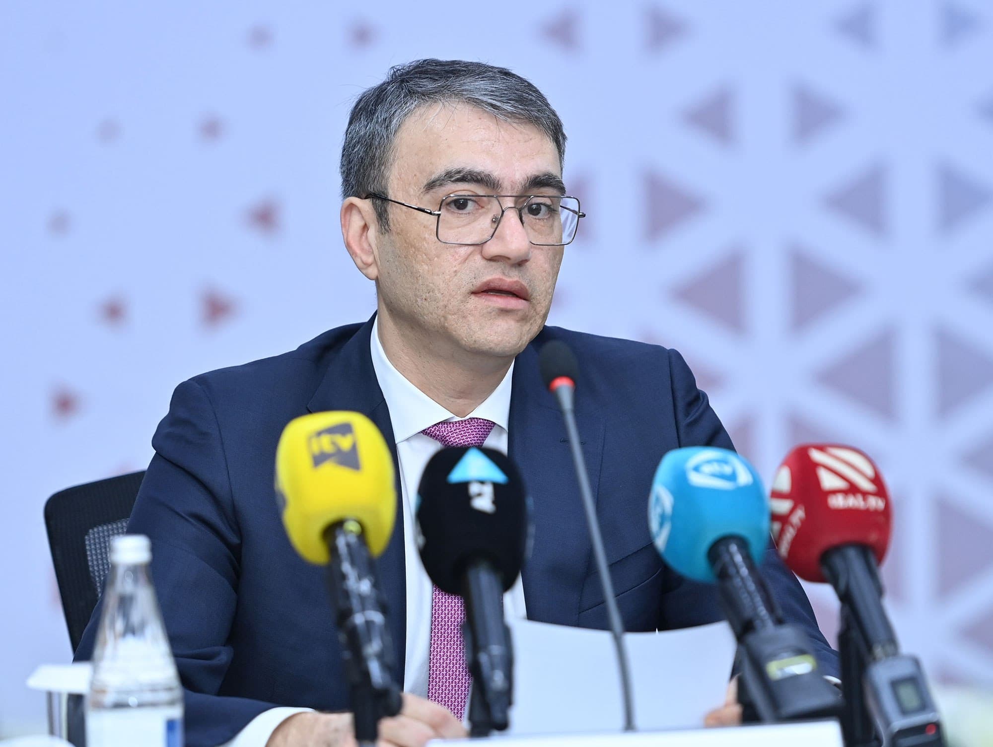 Azərbaycan iqtisadiyyatın qeyri-neft-qaz sektorunda əlavə dəyər 3.7% artıb - Zakir İbrahimov