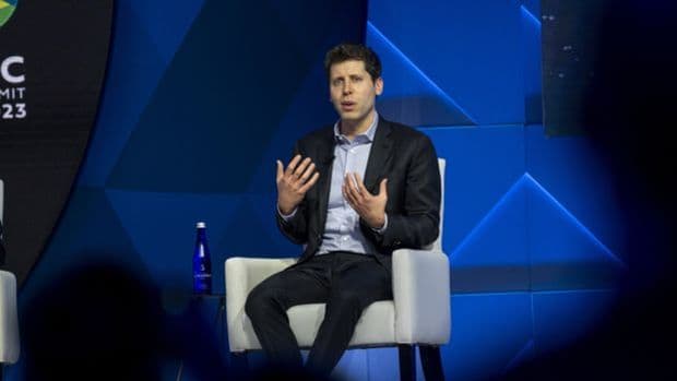 OpenAI-nin baş direktoru Altman böyük bir vəsait toplamaq üçün danışıqlar aparır