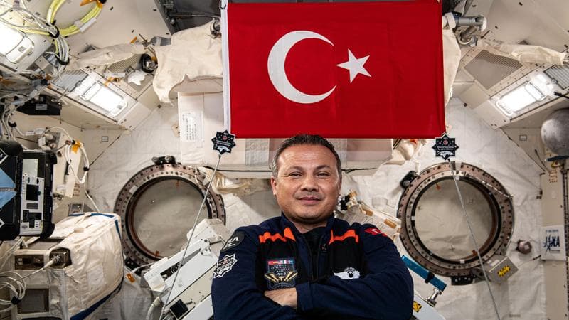 Alper Gezeravcı və Ax-3 komandası Dünyaya qayıdır - CANLI YAYIM