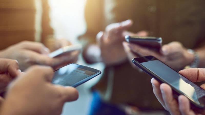 Fransada “smartfon zəbtinə” qarşı rəsmi addım atılıb