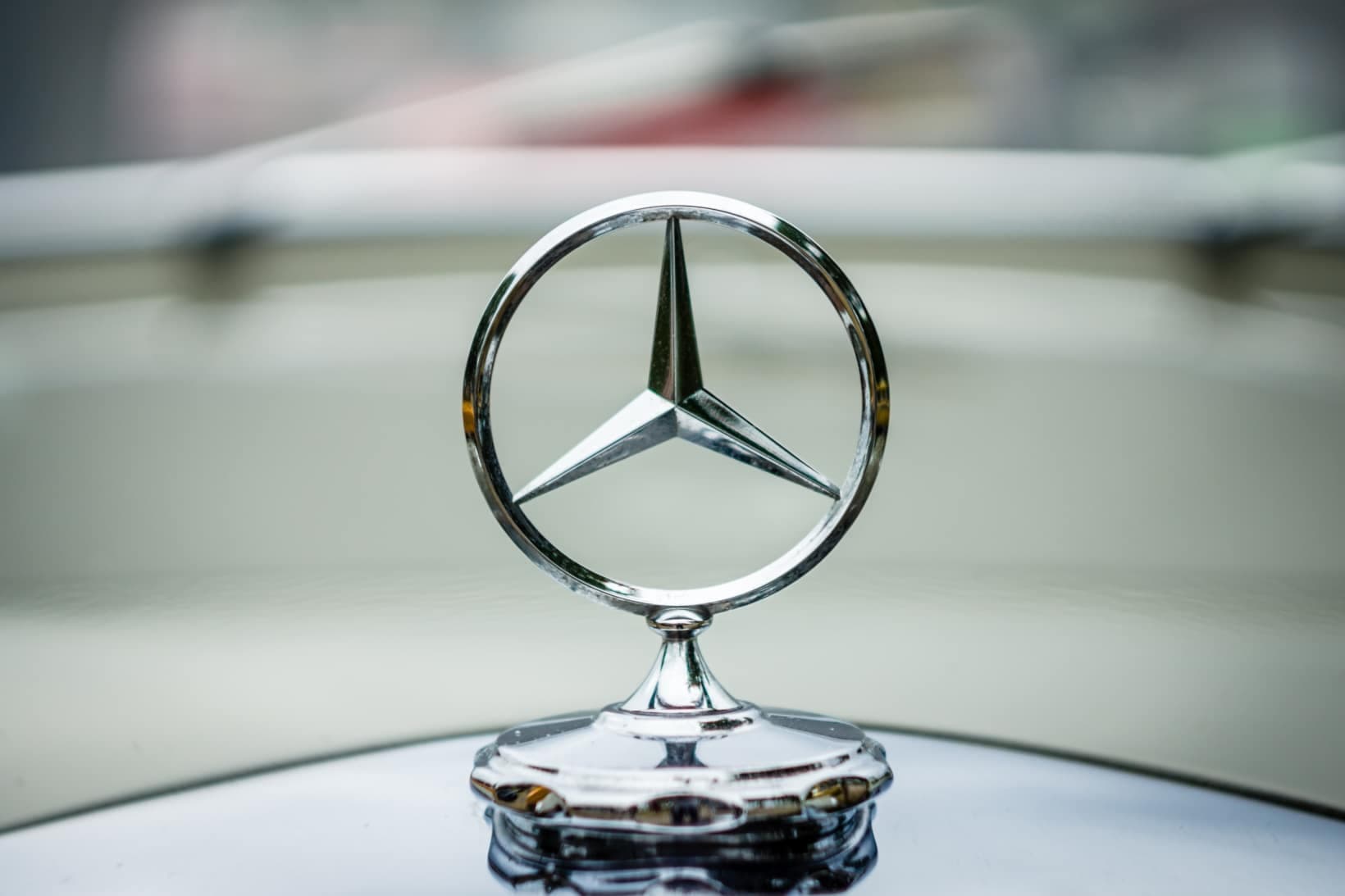 Mercedes təxminən 250 min avtomobilini geri çağıracaq