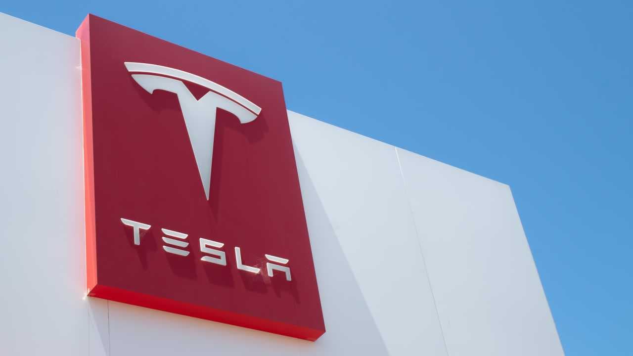 Tesla Avropada liderliyini itirir