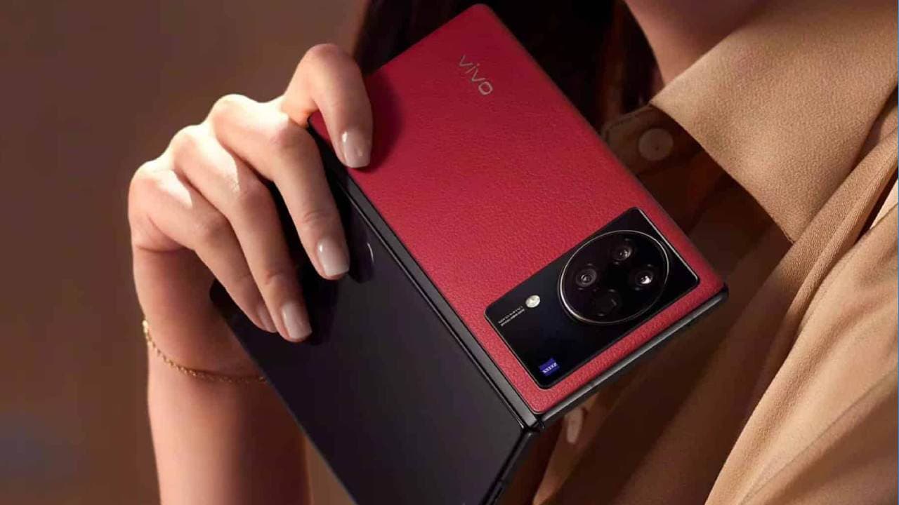 Vivo-nun yeni qatlana bilən telefonu