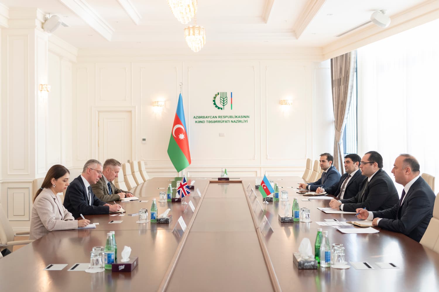 Azərbaycan ilə Böyük Britaniya arasında kənd təsərrüfatı və qida məhsullarının ticarət dövriyyəsinin artırılması müzakirə olunub