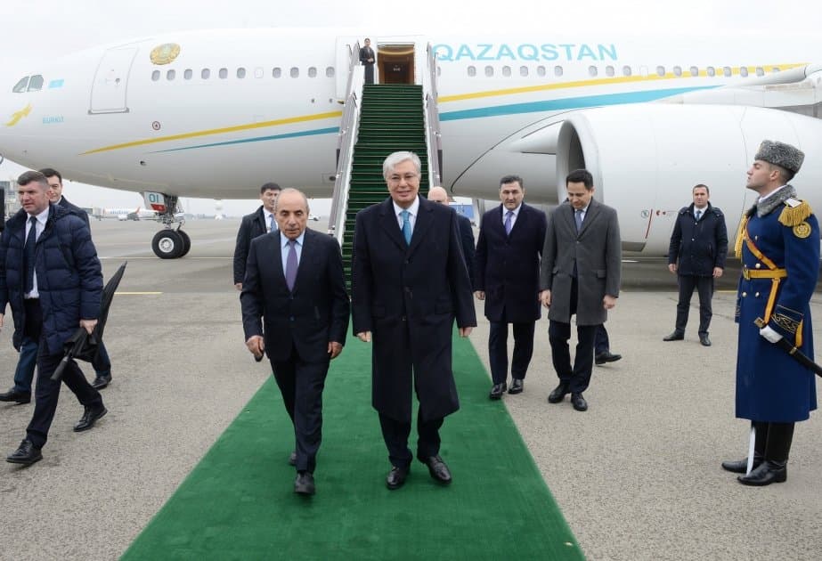 Qazaxıstan Prezidenti Kasım-Jomart Tokayev Azərbaycana dövlət səfərinə gəlib